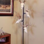 SKULL HOOKER TROPHY TREE W/ 5 - BRACKETS CUSTOMIZABLE DISPLAY